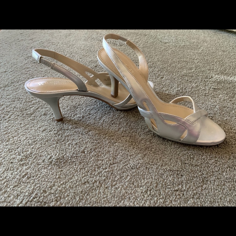 RARE FIND ~ KADIE Silver Metallic NATURALIZER NWOT